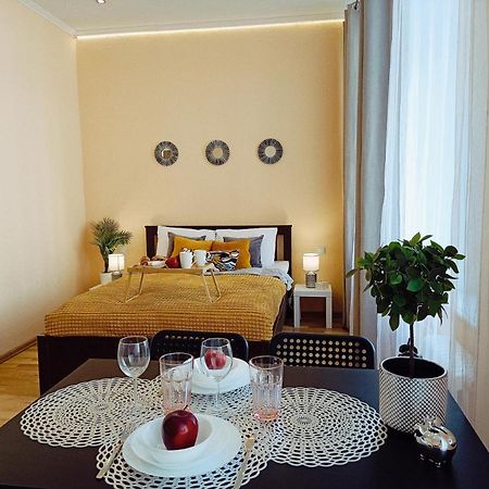 Centrally Located Studio Apartment Рига Екстер'єр фото