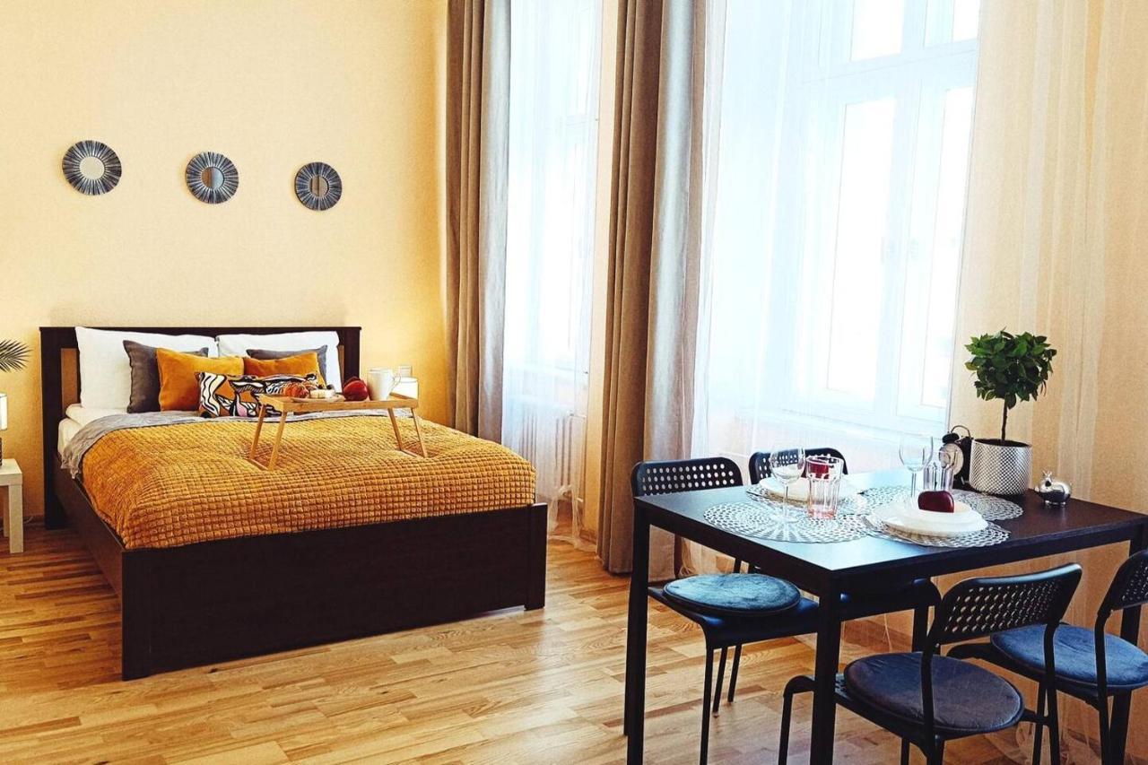 Centrally Located Studio Apartment Рига Екстер'єр фото